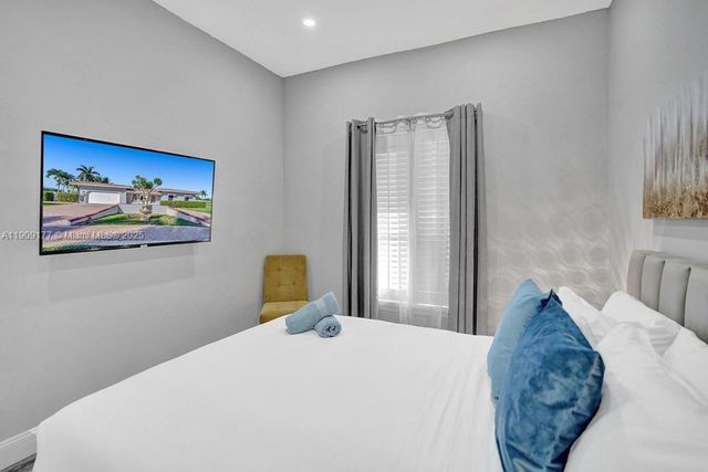 1109 SE 12th St, Deerfield Beach, FL 33441