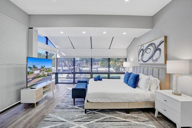 1109 SE 12th St, Deerfield Beach, FL 33441