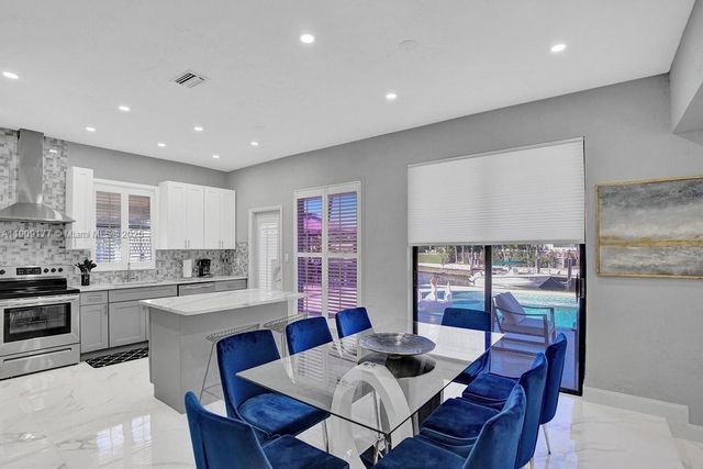 1109 SE 12th St, Deerfield Beach, FL 33441