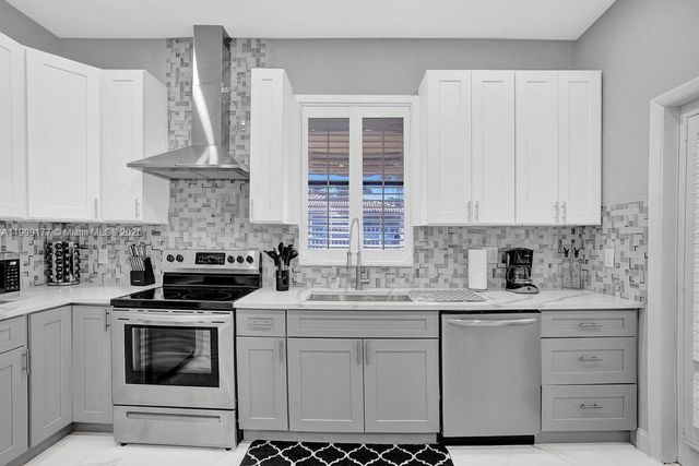 1109 SE 12th St, Deerfield Beach, FL 33441