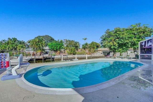 1109 SE 12th St, Deerfield Beach, FL 33441