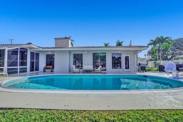 1109 SE 12th St, Deerfield Beach, FL 33441