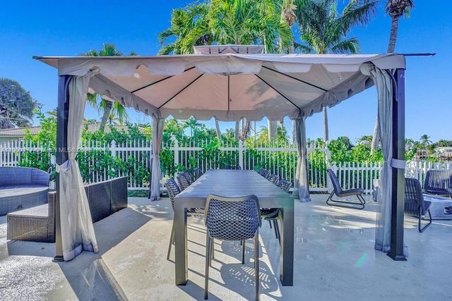 1109 SE 12th St, Deerfield Beach, FL 33441