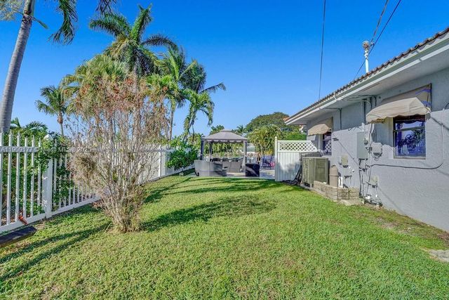 1109 SE 12th St, Deerfield Beach, FL 33441