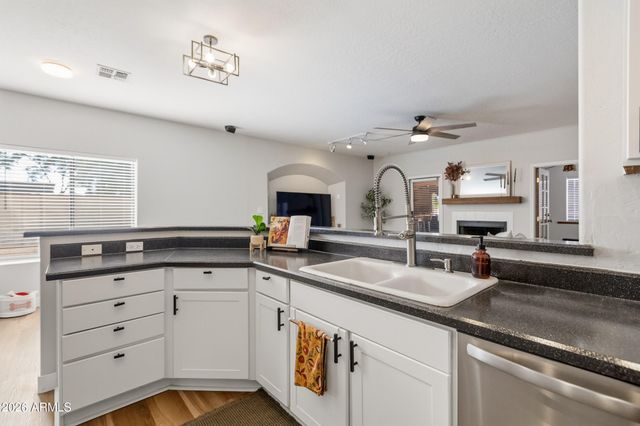 1202 E GREENWAY Circle, Mesa, AZ 85203