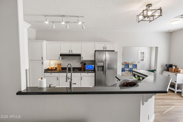 1202 E GREENWAY Circle, Mesa, AZ 85203