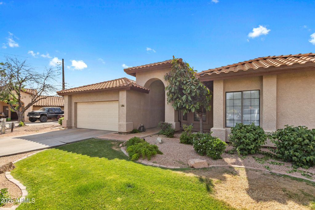 1202 E GREENWAY Circle, Mesa, AZ 85203 — photo 2