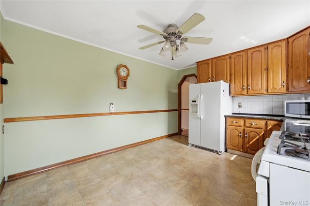 219 E John Street, Lindenhurst, NY 11757