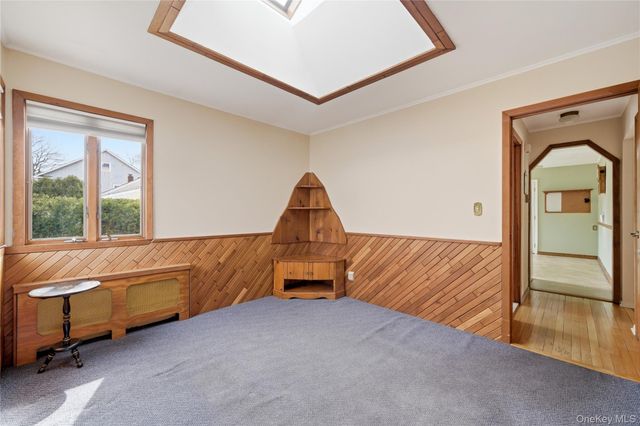 219 E John Street, Lindenhurst, NY 11757