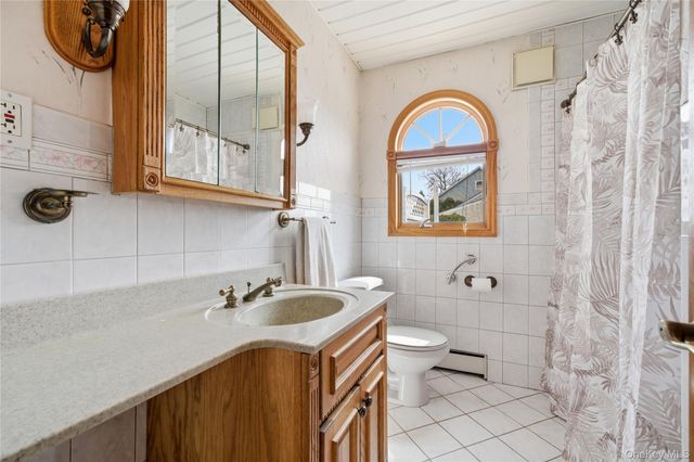 219 E John Street, Lindenhurst, NY 11757