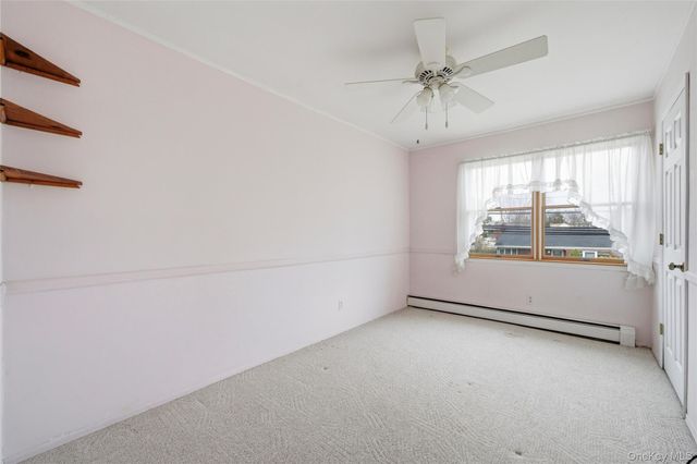 219 E John Street, Lindenhurst, NY 11757