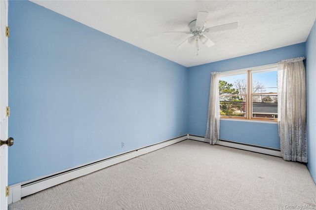 219 E John Street, Lindenhurst, NY 11757