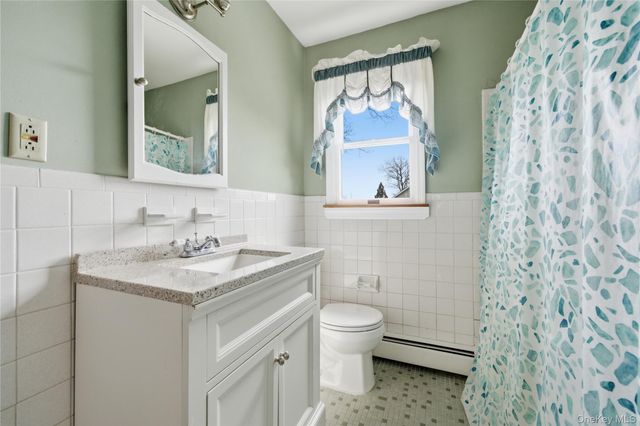 219 E John Street, Lindenhurst, NY 11757