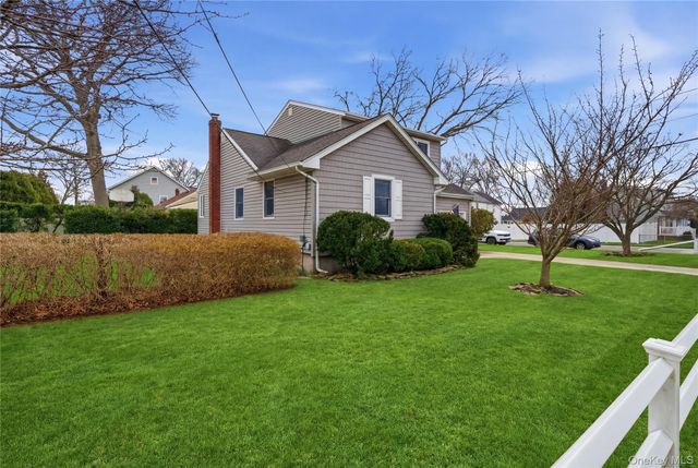 219 E John Street, Lindenhurst, NY 11757