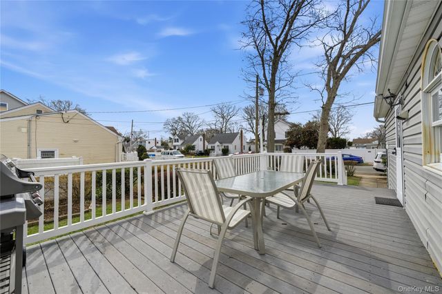 219 E John Street, Lindenhurst, NY 11757