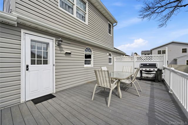 219 E John Street, Lindenhurst, NY 11757