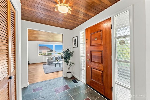 2127 NW 99th Street, Seattle, WA 98117
