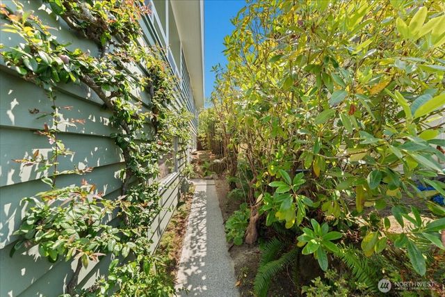 2127 NW 99th Street, Seattle, WA 98117