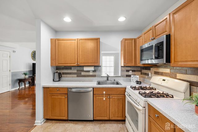 123 Chariot Court, Piscataway, NJ 08854