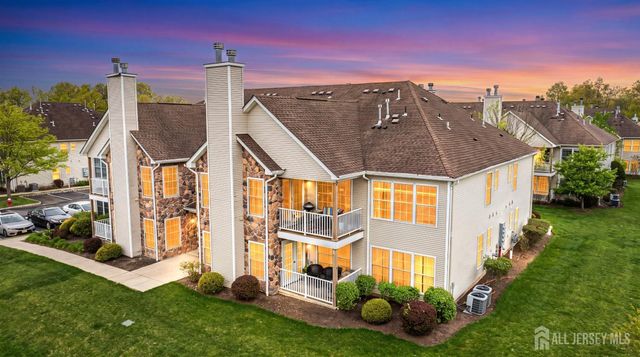 123 Chariot Court, Piscataway, NJ 08854