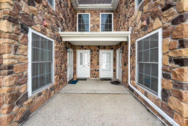 123 Chariot Court, Piscataway, NJ 08854