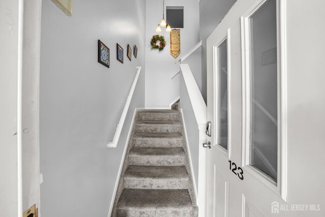 123 Chariot Court, Piscataway, NJ 08854