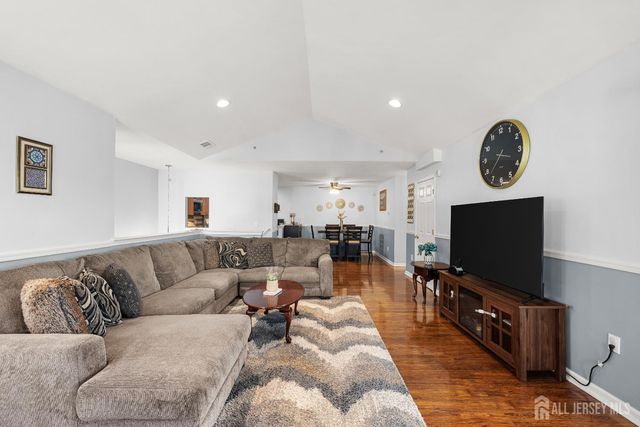 123 Chariot Court, Piscataway, NJ 08854