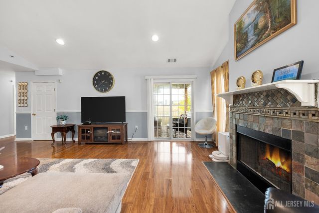 123 Chariot Court, Piscataway, NJ 08854