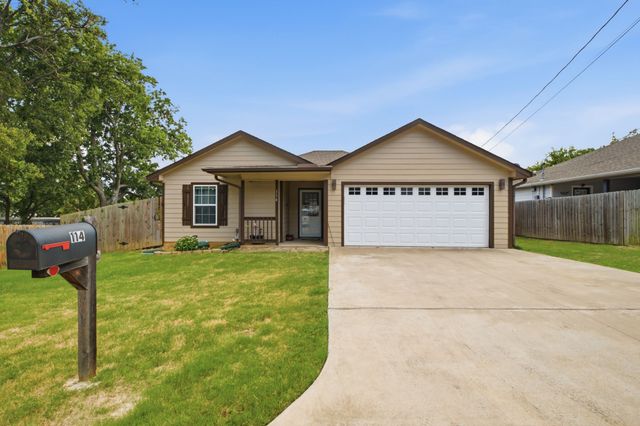 114 Wade Street, Whitesboro, TX 76273