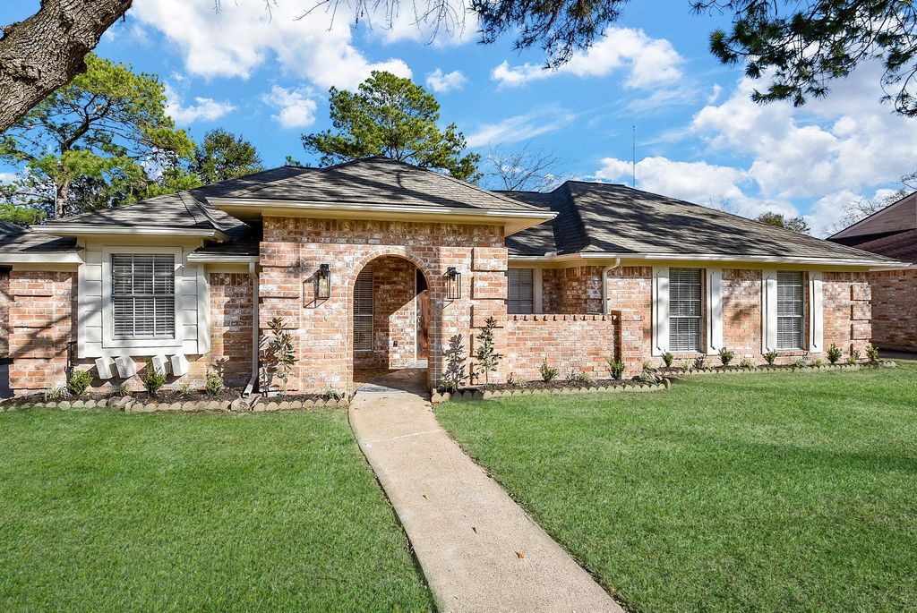 8134 Ivan Reid Drive, Houston, TX 77040