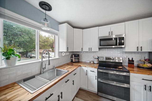 3922 Laredo Street, Shasta Lake, CA 96019