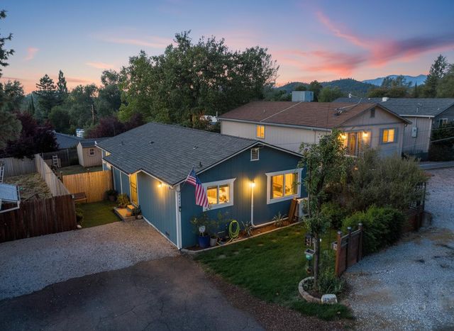 3922 Laredo Street, Shasta Lake, CA 96019