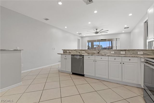 11005 Lakeland CIR, Fort Myers, FL 33913