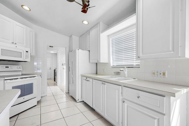 8270 Eleuthera Lane, Wellington, FL 33414