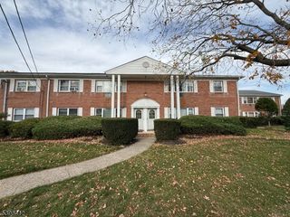 78 Manchester Ct, Wayne Twp., NJ 07470