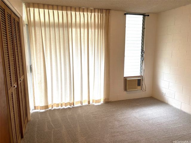 1521 Halekula Way 206, Honolulu, HI 96822