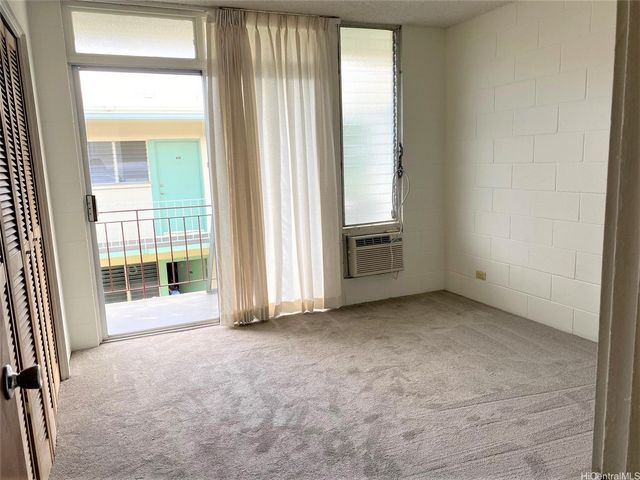 1521 Halekula Way 206, Honolulu, HI 96822