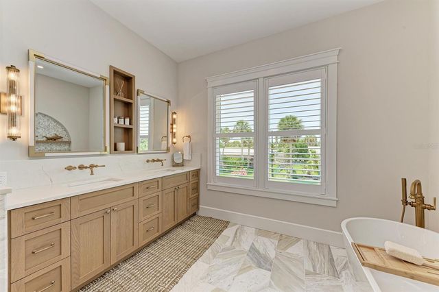 215 83RD STREET, Holmes Beach, FL 34217