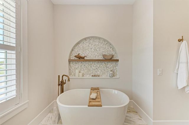 215 83RD STREET, Holmes Beach, FL 34217