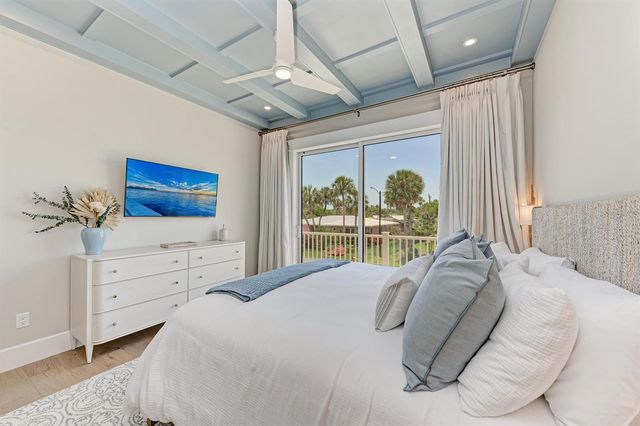 215 83RD STREET, Holmes Beach, FL 34217