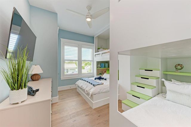 215 83RD STREET, Holmes Beach, FL 34217