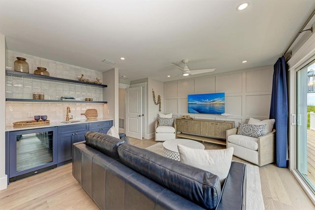 215 83RD STREET, Holmes Beach, FL 34217