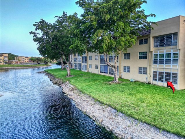 5940 NW 64th Avenue Unit 101, Tamarac, FL 33319