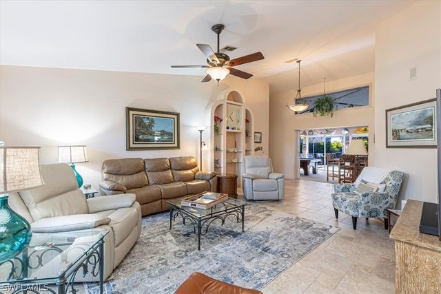 2442 Outrigger LN, Naples, FL 34104