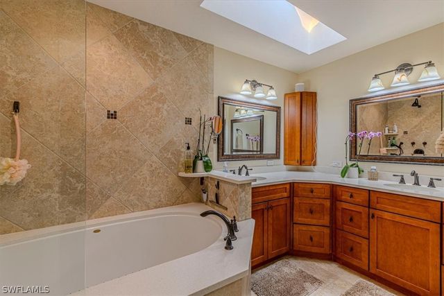 2442 Outrigger LN, Naples, FL 34104
