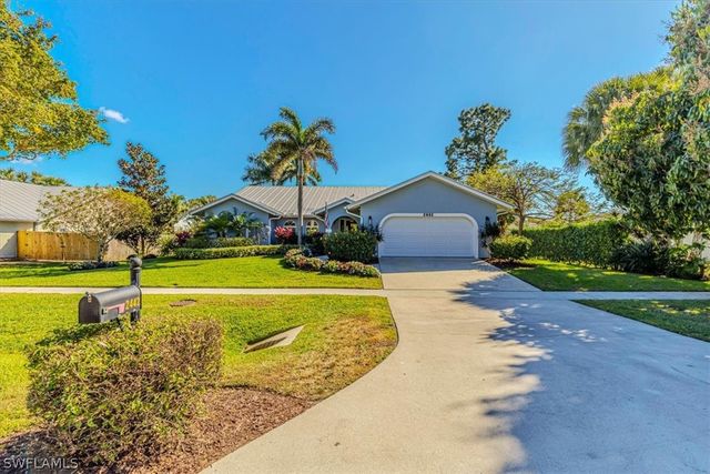 2442 Outrigger LN, Naples, FL 34104