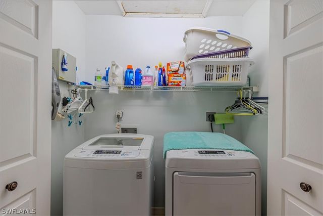 2442 Outrigger LN, Naples, FL 34104