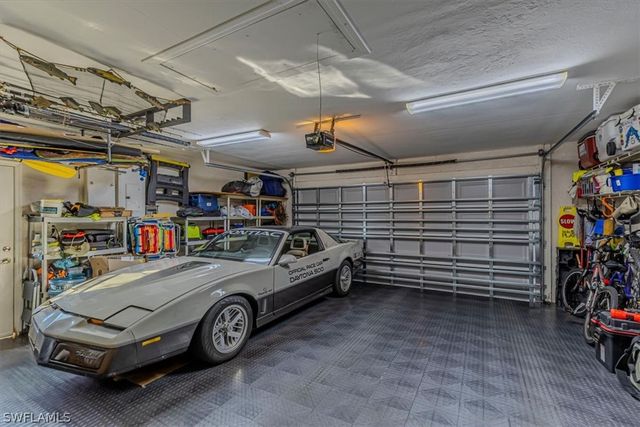 2442 Outrigger LN, Naples, FL 34104