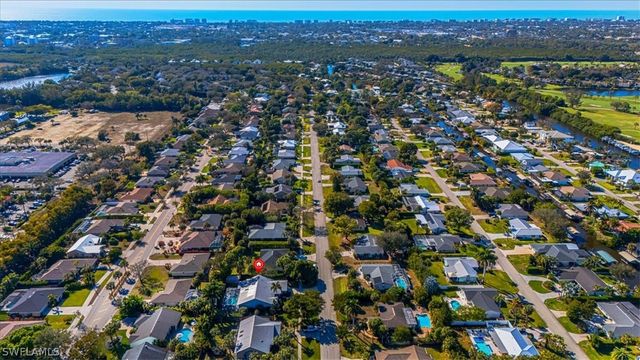 2442 Outrigger LN, Naples, FL 34104