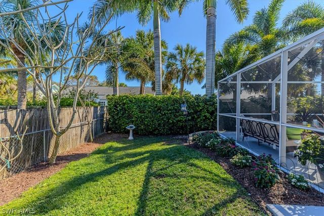 2442 Outrigger LN, Naples, FL 34104